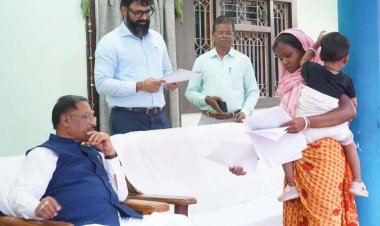 मुख्यमंत्री विष्णु देव साय ने बगिया में सुनी आम जनता की समस्याएं : आवेदनों के त्वरित निराकरण के निर्देश