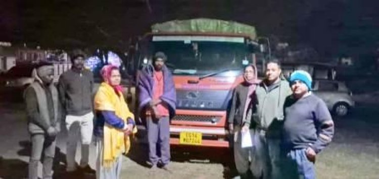 कुनकुरी राजस्व टीम ने 2 वाहन में 423 बोरा अवैध धान किया जप्त