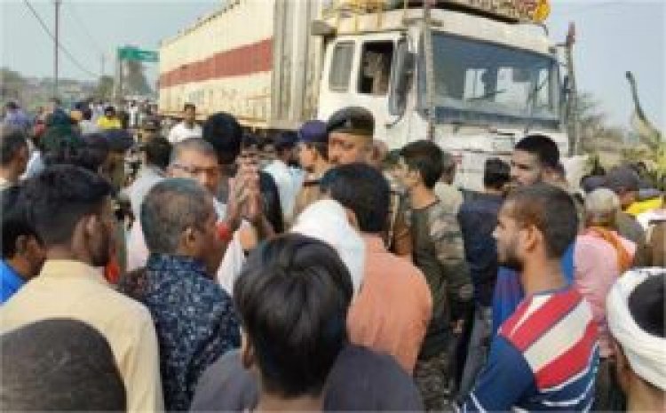 नेशनल हाईवे पर बड़ा हादसा, 6 लोगों की मौत, सड़क पर बिखरी लाशें; चारों तरफ मच गई चीख-पुकार