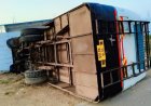 Accident : चौथिया जा रही तेज रफ्तार बस पलटी, 40 यात्री थे सवार, मची चीख-पुकार