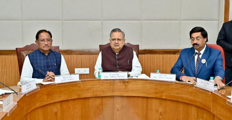 विधानसभा अध्यक्ष डॉ रमन सिंह की अध्यक्षता में विधानसभा के समिति कक्ष में कार्य मंत्रणा समिति की बैठक