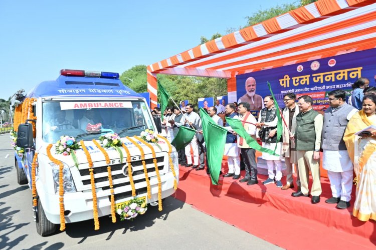 मुख्यमंत्री साय ने 57 मोबाइल मेडिकल यूनिट वाहनों को दिखाई हरी झंडी
