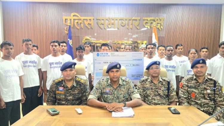 Naxal Surrender : नक्सलवाद पर बड़ा प्रहार: सुकमा में 1 महिला सहित 22 माओवादियों ने डाले हथियार