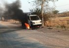 अचानक चलती पिकअप वाहन में लगी भीषण आग, 4 लाख रुपए नगद और दो चेक भी जलकर खाक