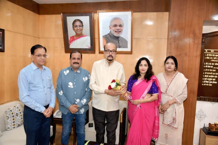 अंतरराष्ट्रीय महिला दिवस पर राज्यपाल ने स्मिता सिंह को सम्मानित किया