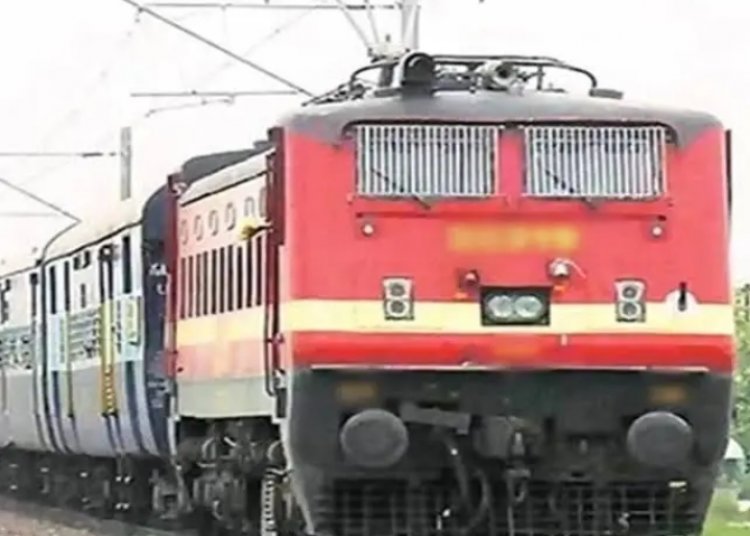 Indian Railway News: यात्रियों के लिए खुशखबरी! एक्सप्रेस में लगेगा अतिरिक्त AC कोच