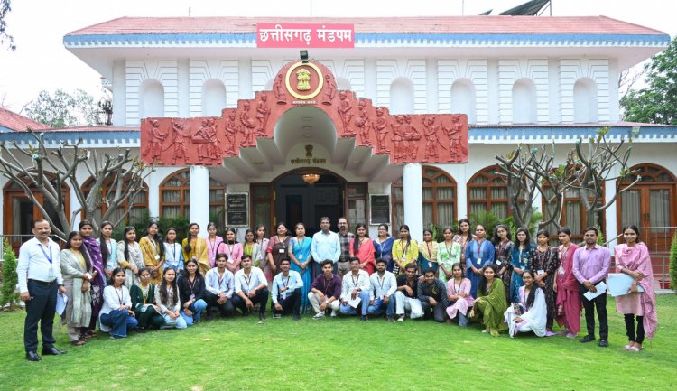 पहली बार महाविद्यालय के विद्यार्थियों ने किया लोकभवन का भ्रमण….