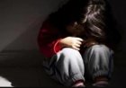 शर्मनाक वारदात: 3 साल की बच्ची को बहलाकर ले गया नशेड़ी युवक, हाथ-पैर बंधी मिली मासूम, जनता में आक्रोश
