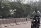 रायगढ़ में युवक का खतरनाक बाइक स्टंट: VIDEO वायरल, पुलिस ने लगाई फटकार और कटाया चालान