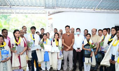 मेधावी विद्यार्थियों का सम्मानः वित्त मंत्री चौधरी ने दिया लैपटॉप व 25 हजार का प्रोत्साहन