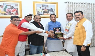 विश्व रेडक्रॉस दिवस पर मुख्यमंत्री से मिले पदाधिकारी: सीएम साय बोले- मानवता की सेवा में रेडक्रॉस की भूमिका सराहनीय