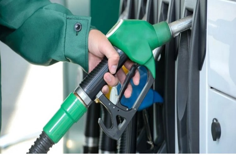 Diesel-Petrol Price: पेट्रोल-डीजल हुआ सस्ता, भारत के इस पड़ोसी देश ने घटा दिए तेल के दाम, जानें नईं कीमतें