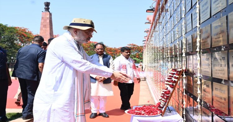 केंद्रीय गृहमंत्री अमित शाह ने अमर वाटिका में शहीदों को दी श्रद्धांजलि, परिजनों से की आत्मीय मुलाकात