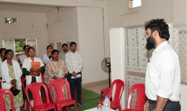 ग्रामीण स्वास्थ्य सेवाओं की गुणवत्ता सुनिश्चित करने कलेक्टर ने उप स्वास्थ्य केंद्र रौनी का किया निरीक्षण