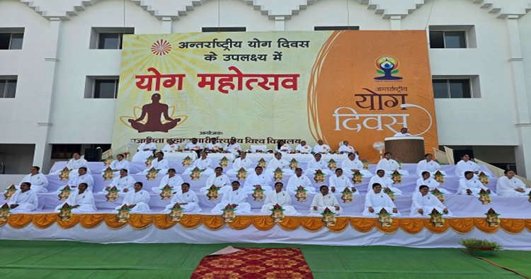 योग दिवस पर ब्रह्माकुमारी संस्थान में हुआ योग और मेडिटेशन, तनावमुक्त जीवन का दिया संदेश