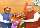मुख्यमंत्री ने विधानसभा अध्यक्ष डॉ. सिंह को पुष्प गुच्छ भेंट कर अभिनंदन किया