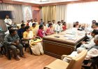 उप मुख्यमंत्री शर्मा ने नक्सल प्रकरणों की वापसी को लेकर बस्तर के युवाओं से की मुलाकात