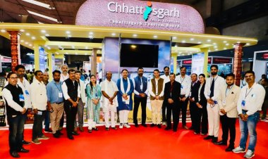 मुख्यमंत्री विष्णुदेव साय के पर्यटन विजन को राष्ट्रीय पहचान, 21 राज्यों के बीच छत्तीसगढ़ पर्यटन बोर्ड का अभिनव पवेलियन बना आकर्षण का केंद्र : टीटीएफ कोलकाता-2026 में छत्तीसगढ़ को मिला ‘बेस्ट डेकोरेशन ऑफ स्टॉल एंड अपीयरेंस’ सम्मान