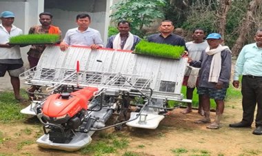 आवेदन पर त्वरित कार्रवाई, किसान को अनुदान पर मिली रोपा लगाने की आधुनिक मशीन