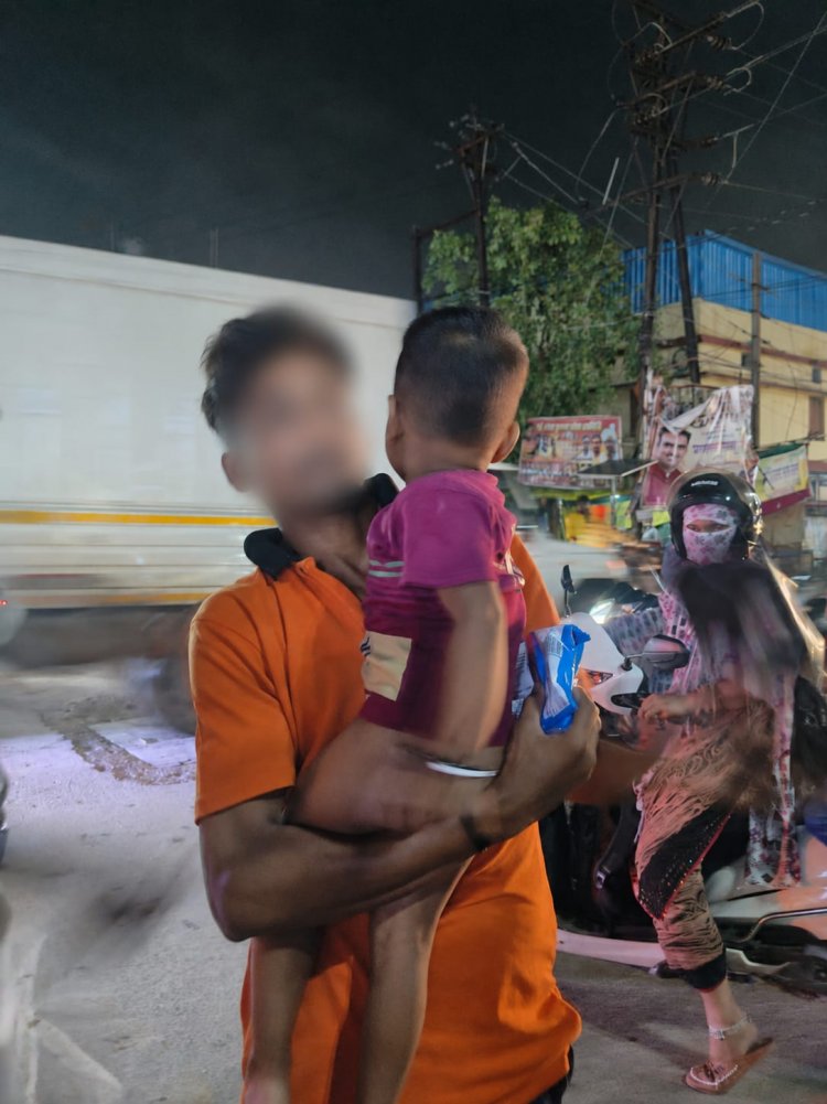 पुलिस की संवेदनशील पहल बनी मिसाल : पिंक पेट्रोल की सतर्कता से परिवार से बिछड़ा दो वर्षीय मासूम सुरक्षित मिला, कुछ ही देर में परिजनों को सौंपा