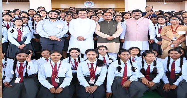 लोकतंत्र की पाठशाला बना विधानसभा परिसर: शकुंतला विद्यालय के विद्यार्थियों ने सदन की कार्यवाही का किया अवलोकन