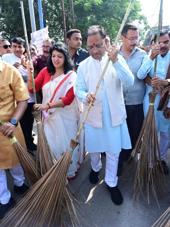 स्वच्छ्ता अभियान कार्यक्रम में हुए शामिल हुए श्री विष्णुदेव साय