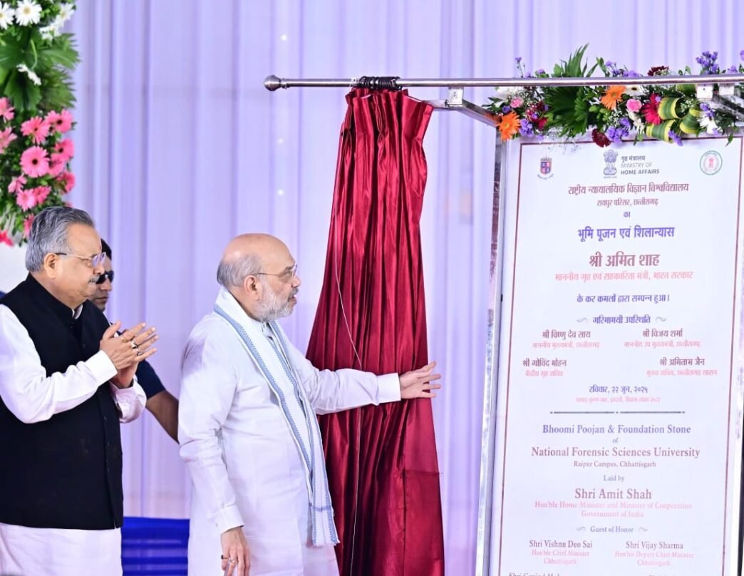 नवा रायपुर के बंजारी में 40 एकड़ में बनेगा दोनों संस्थानों का सर्वसुविधायुक्त आधुनिक भवन केन्द्रीय गृह मंत्री श्री अमित शाह ने एनएफएसयू और एनएफएसएल का किया भूमिपूजन, नवा रायपुर के बंजारी में 40 एकड़ में बनेगा दोनों संस्थानों का सर्वसुविधायुक्त आधुनिक भवन