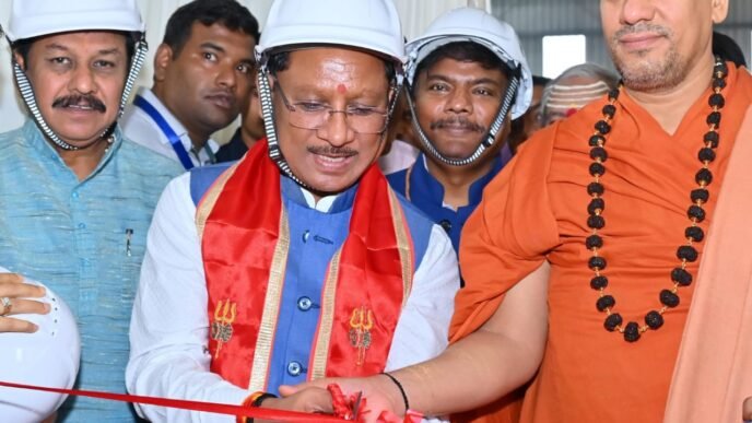 मुख्यमंत्री श्री साय ने नवनिर्मित आधुनिक आयुर्वेदिक प्रसंस्करण इकाई और केन्द्रीय भंडार गृह परिसर का किया लोकार्पण