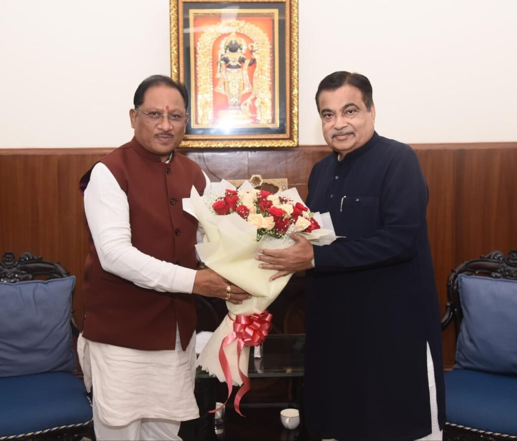 छत्तीसगढ़ में सात हजार करोड़ की सड़क परियोजनाओं को जल्द मिलेगी वित्तीय स्वीकृति,छत्तीसगढ़ के मुख्यमंत्री की केंद्रीय मंत्री नितिन गडकरी से हुई मुलाकात,