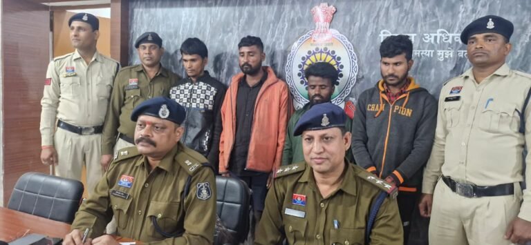 फर्जी आबकारी पुलिस बनकर वसूले हजारों