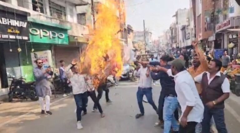 बढ़ी हुई जमीन दरों के खिलाफ कांग्रेस का प्रदर्शन