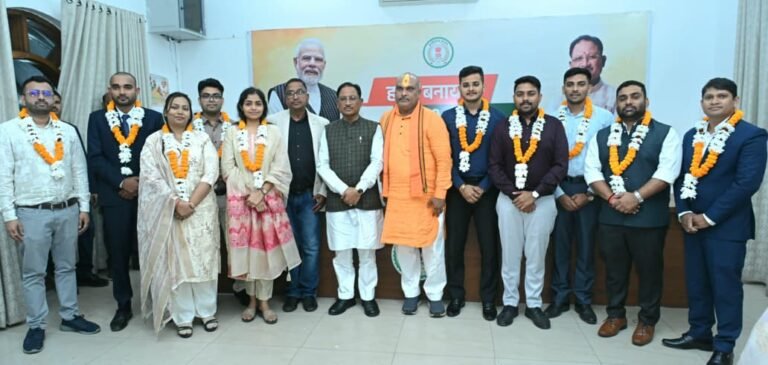 सीएम विष्णु देव साय से CGPSC 2024 के टॉप