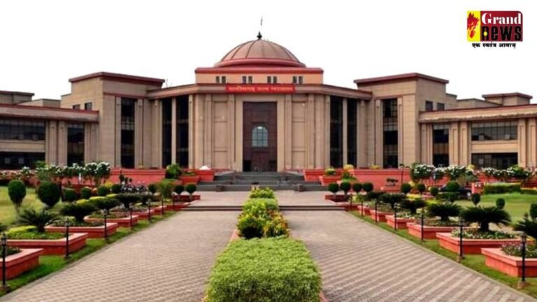 ट्रैफिक नियमों की उड़ रही धज्जियां