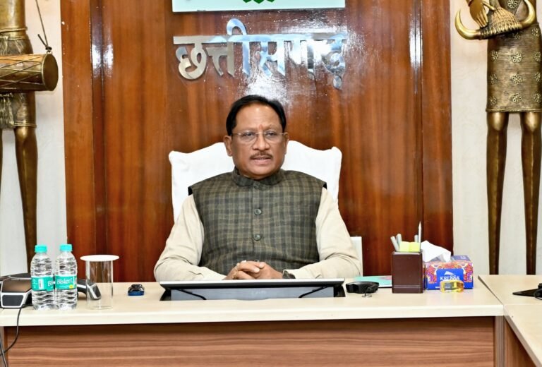 मुख्यमंत्री श्री विष्णु देव साय की अध्यक्षता में आज यहां सिविल लाईन स्थित मुख्यमंत्री निवास कार्यालय में आयोजित कैबिनेट की बैठक में अनेक महत्वपूर्ण निर्णय लिए गए