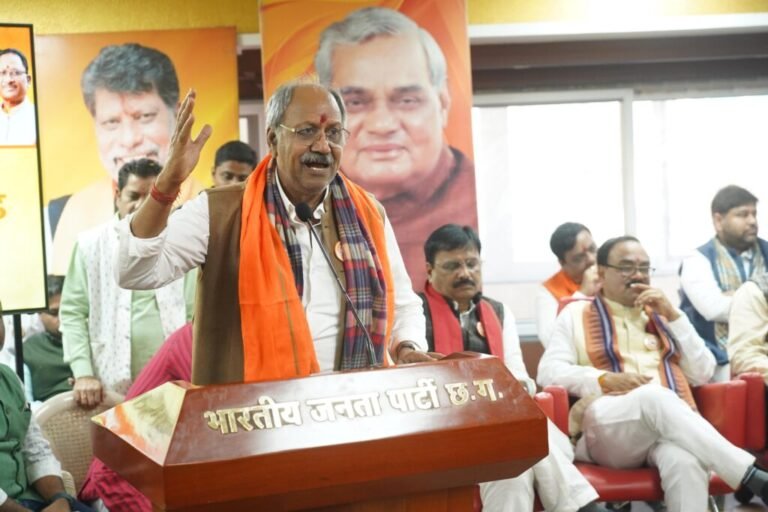 वरिष्ठ भाजपा कार्यकर्ताओं और शतकवीर