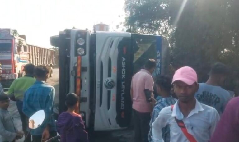 सर्विस रोड पर नहीं थम रहे हादसे, एक बाइक