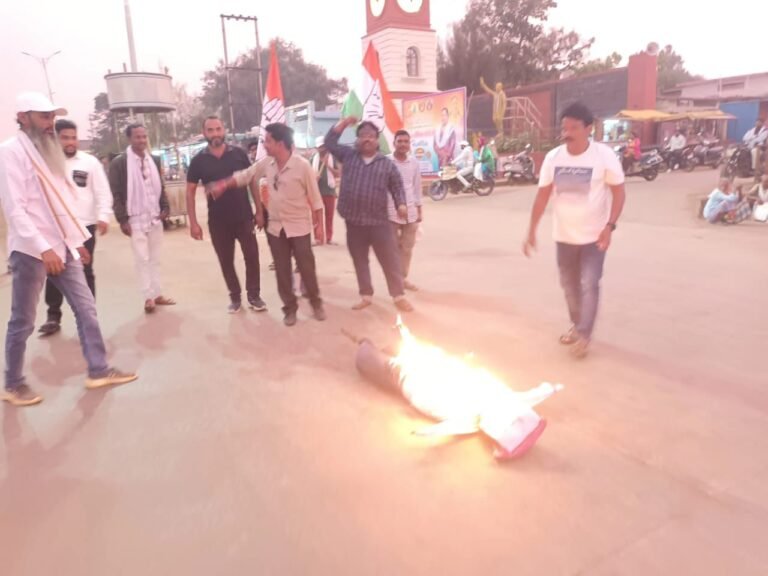 केंद्र सरकार के खिलाफ सुकमा में कांग्रेस का सड़क