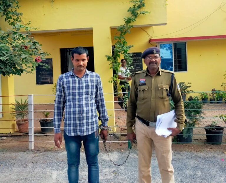 सास के चेहरे पर मारा चार बार मुक्का, हुई मौत