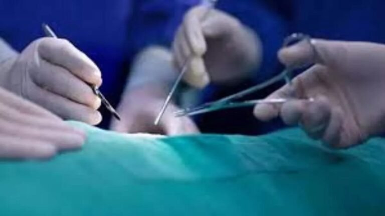 2 बार ऑपरेशन करने से गर्भवती महिला की मौत