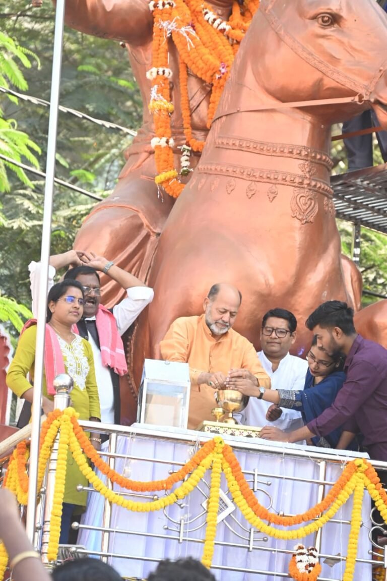 168 साल बाद वीर नारायण सिंह की प्रतिमा पर