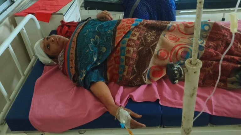 घर में घुसकर महिला से