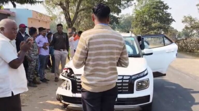 कार ने बाइक को मारी जोरदार ठोकर