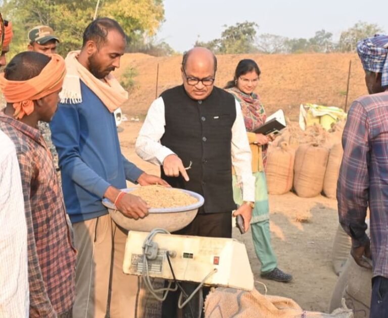 जनता का कलेक्टर एक्शन मोड मे