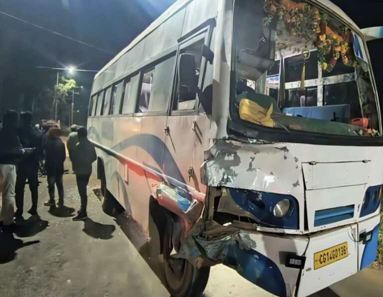 तेज रफ्तार बस की चपेट में आए बाइक सवार तीन