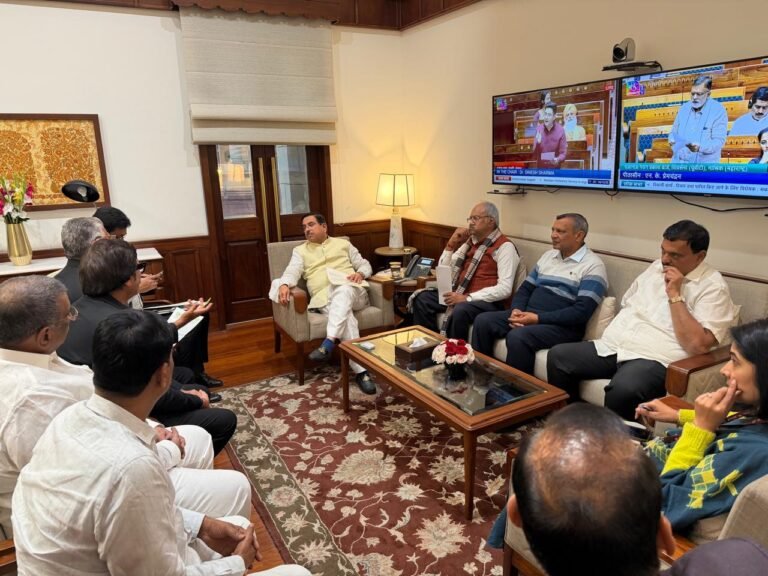 राइस उद्योग की समस्याओं को लेकर सांसद बृजमोहन के नेतृत्व में केंद्रीय खाद्य मंत्री प्रहलाद जोशी से मिले राइस मिलर्स