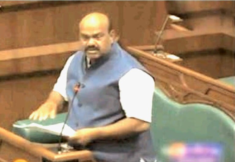 विधानसभा में रेत घाट और पीएम