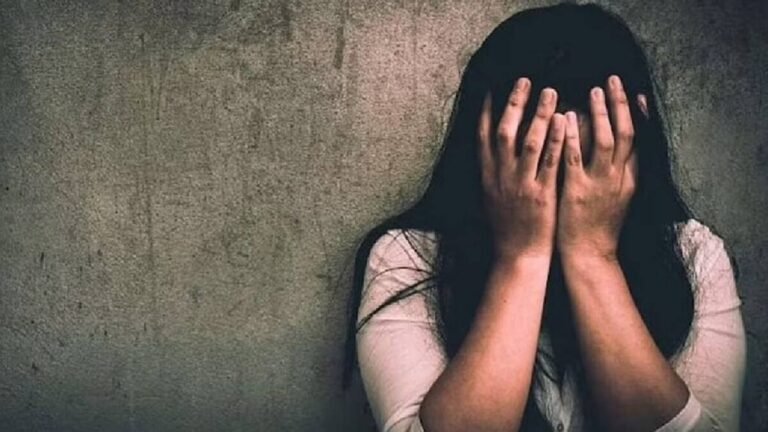 शादी का भरोसा दिलाकर छात्रा से किया