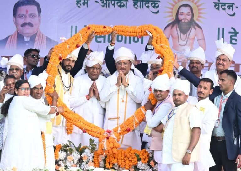 गुरु घासीदास बाबा ने समाज को समानता