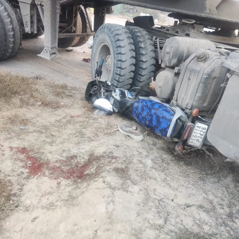 तेज रफ्तार ट्रेलर ने बाइक सवार को कुचला