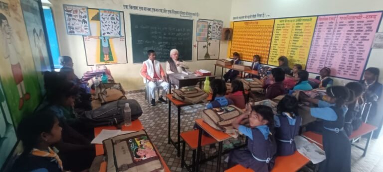 नगर पालिका अध्यक्ष ने शासकीय विद्यालयों का
